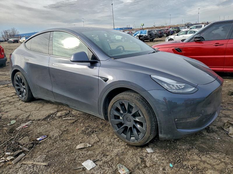 5YJYGDEE9MF260446 - 2021 TESLA MODEL Y GRAY photo 4
