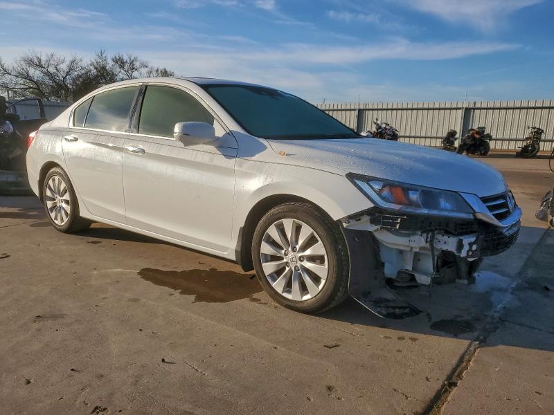 1HGCR3F83FA019583 - 2015 HONDA ACCORD EXL WHITE photo 4