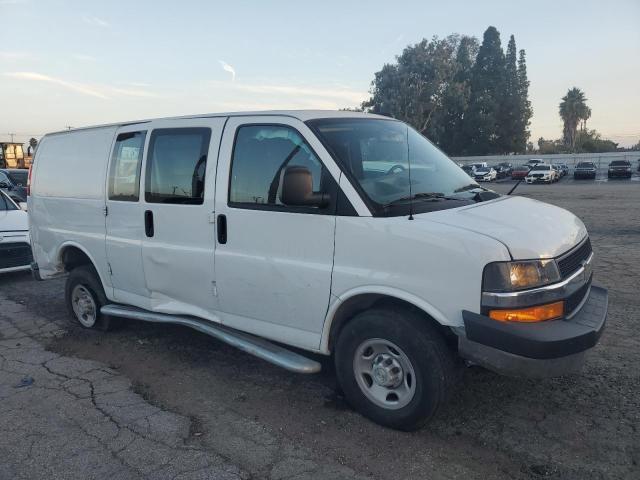 1GCWGAFP8R1188760 - 2024 CHEVROLET EXPRESS G2 WHITE photo 4