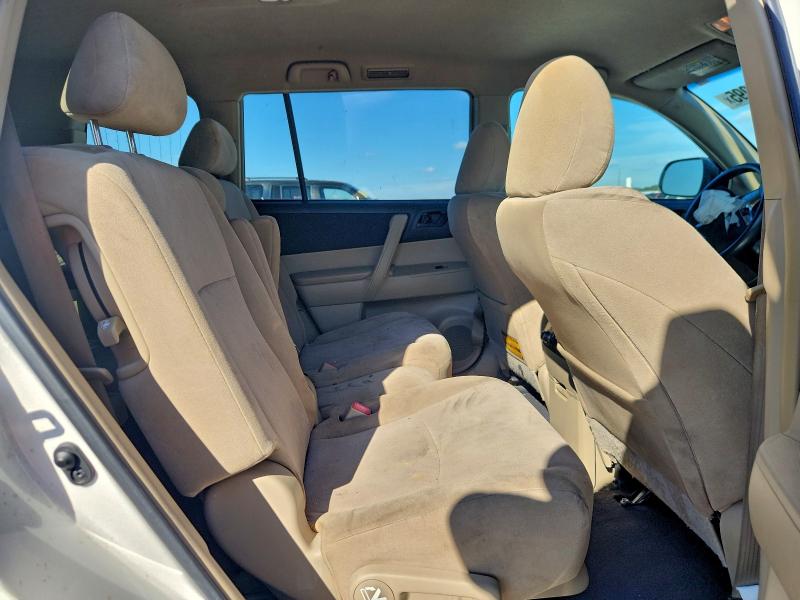 5TDZA3EH4DS040668 - 2013 TOYOTA HIGHLANDER BASE თეთრი ფოტო 11