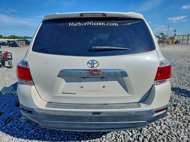 5TDZA3EH4DS040668 - 2013 TOYOTA HIGHLANDER BASE თეთრი ფოტო 6