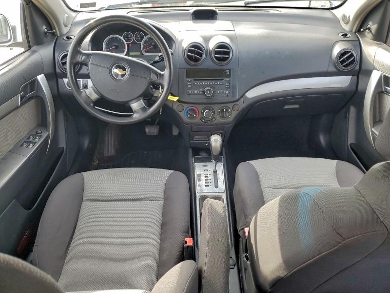 KL1TD66E29B668561 - 2009 CHEVROLET AVEO LS Argent photo 8