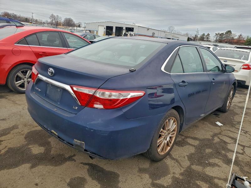 4T4BF1FK8FR475629 - 2015 TOYOTA CAMRY LE BLUE photo 3