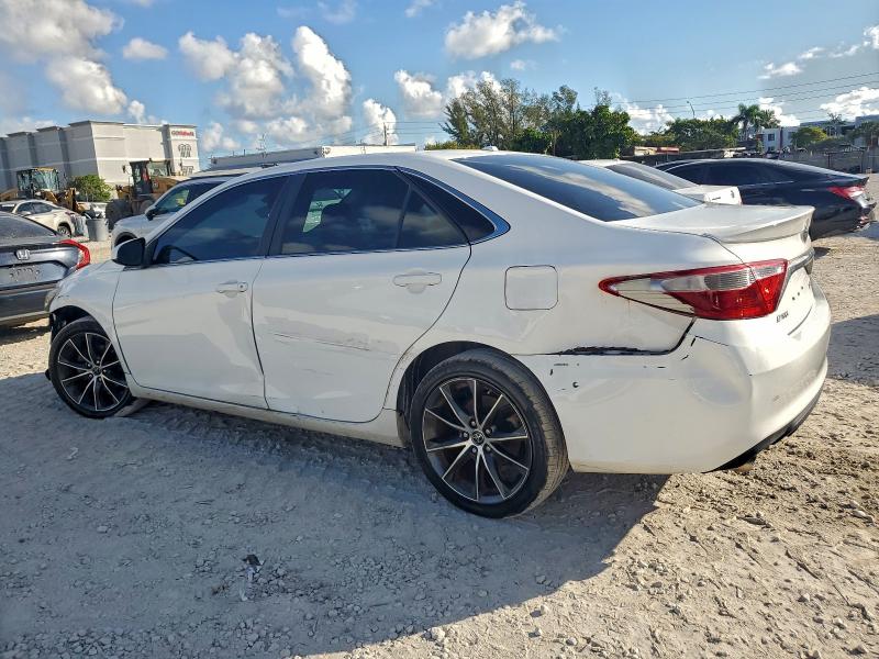 4T1BK1FK7FU563822 - 2015 TOYOTA CAMRY XSE 白色 照片 2