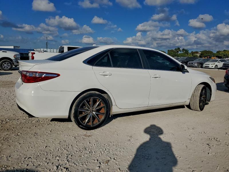 4T1BK1FK7FU563822 - 2015 TOYOTA CAMRY XSE 白色 照片 3