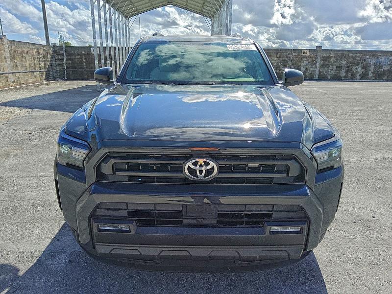 JTEVA5BR8S5037990 - 2025 TOYOTA 4RUNNER SR5 石墨色 照片 5
