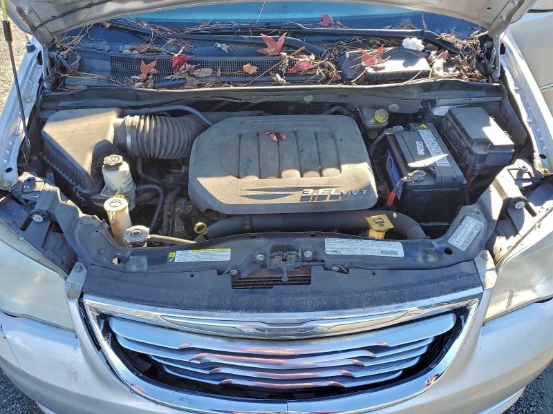 2C4RC1BGXCR423449 - 2012 CHRYSLER TOWN & COU TOURING SILVER photo 12