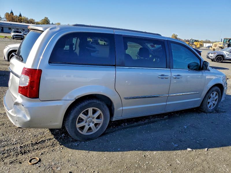 2C4RC1BGXCR423449 - 2012 CHRYSLER TOWN & COU TOURING SILVER photo 3