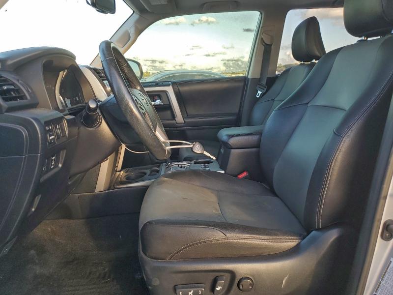 JTEZU5JR5H5157748 - 2017 TOYOTA 4RUNNER SR5 银色 照片 7