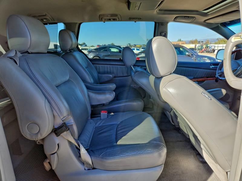 5TDBK22CX7S006367 - 2007 TOYOTA SIENNA XLE WHITE photo 11