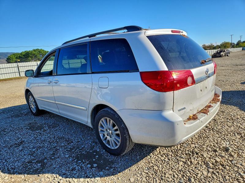 5TDBK22CX7S006367 - 2007 TOYOTA SIENNA XLE WHITE photo 2