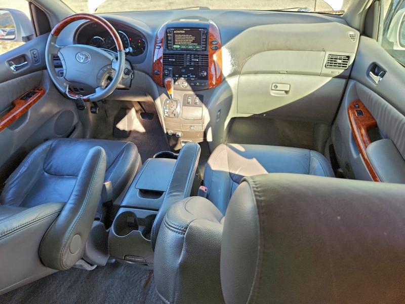 5TDBK22CX7S006367 - 2007 TOYOTA SIENNA XLE WHITE photo 8