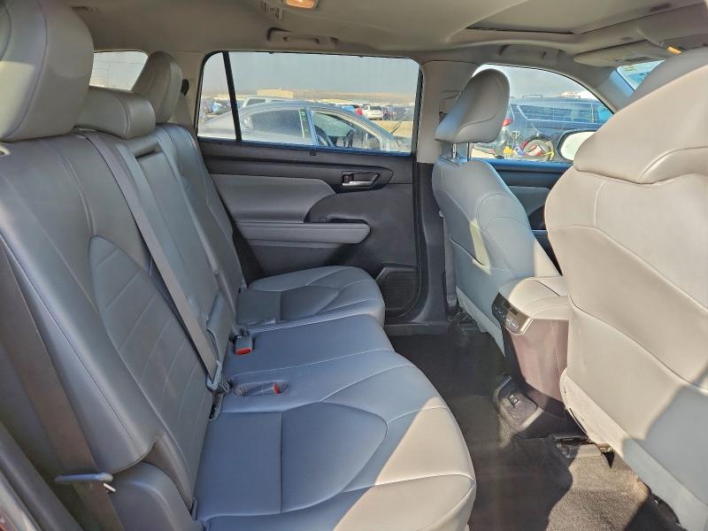 5TDHZRAH3MS527339 - 2021 TOYOTA HIGHLANDER XLE ნაცრისფერი ფოტო 11