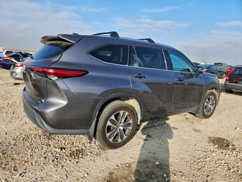 5TDHZRAH3MS527339 - 2021 TOYOTA HIGHLANDER XLE ნაცრისფერი ფოტო 3