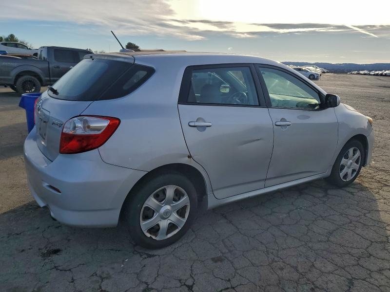 2T1KU4EE4AC203439 - 2010 TOYOTA COROLLA MA ვერცხლისფერი ფოტო 3