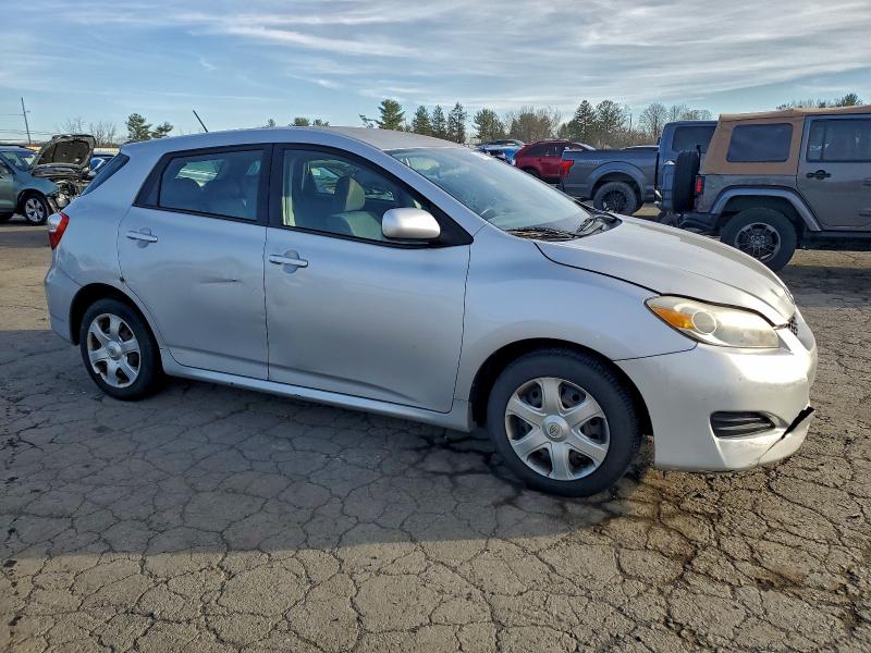 2T1KU4EE4AC203439 - 2010 TOYOTA COROLLA MA ვერცხლისფერი ფოტო 4