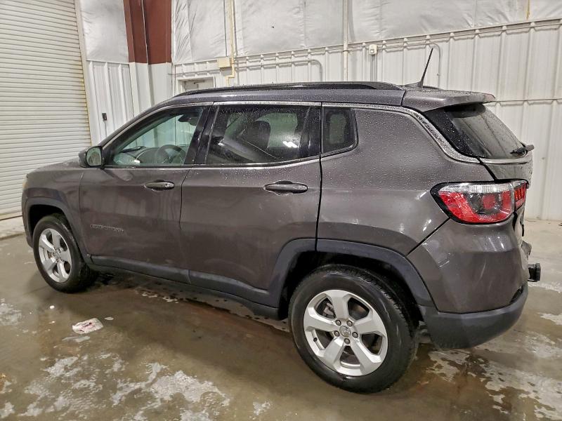 3C4NJDBB9KT847887 - 2019 JEEP COMPASS LATITUDE Gris foto 2