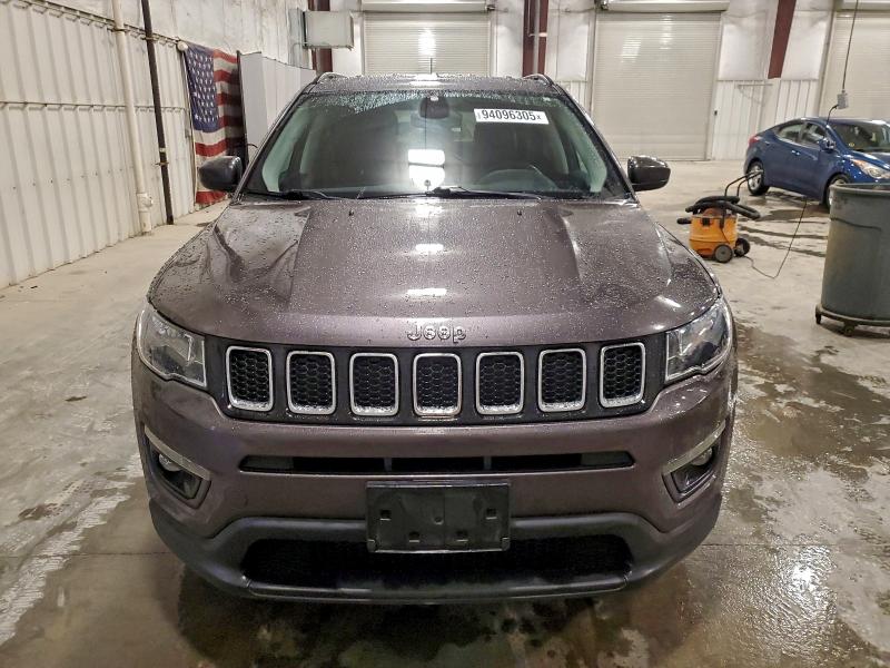 3C4NJDBB9KT847887 - 2019 JEEP COMPASS LATITUDE Gris foto 5
