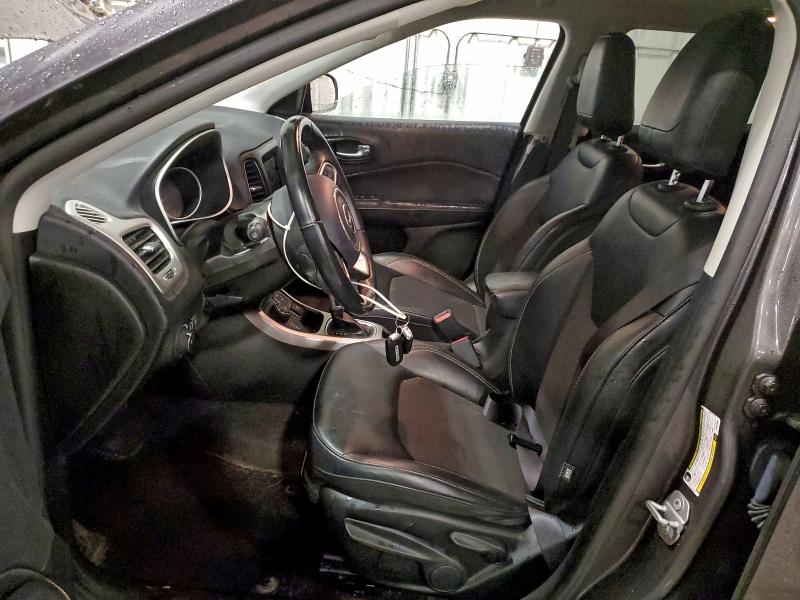 3C4NJDBB9KT847887 - 2019 JEEP COMPASS LATITUDE Gris foto 7