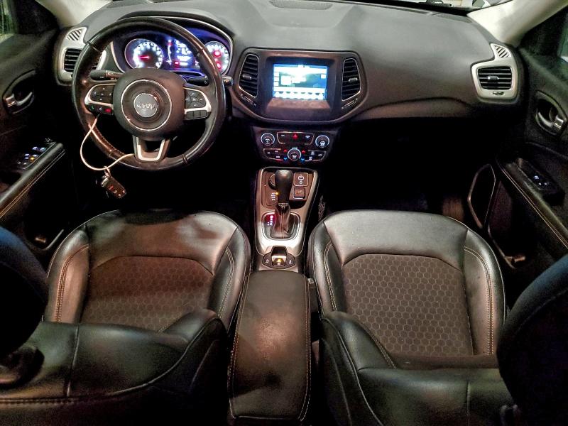 3C4NJDBB9KT847887 - 2019 JEEP COMPASS LATITUDE Gris foto 8