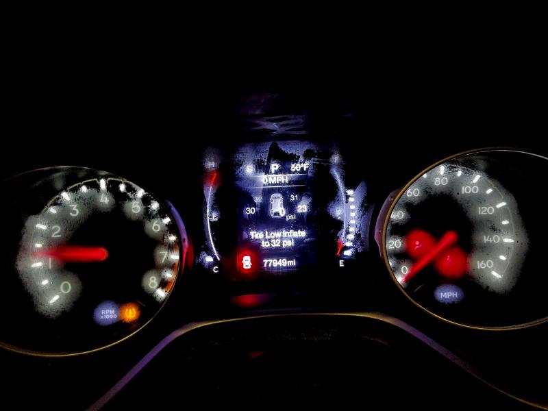 3C4NJDBB9KT847887 - 2019 JEEP COMPASS LATITUDE Gris foto 9