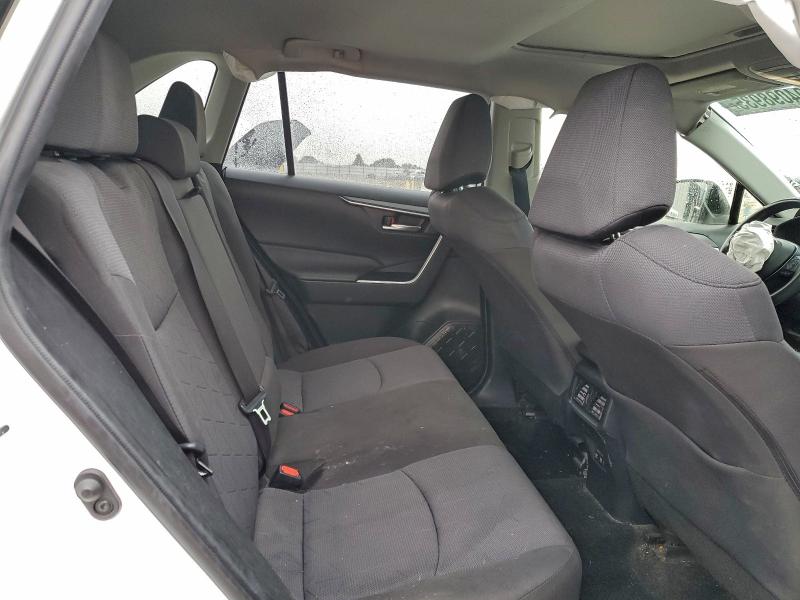 JTMP1RFV8LD060348 - 2020 TOYOTA RAV4 XLE WHITE photo 11