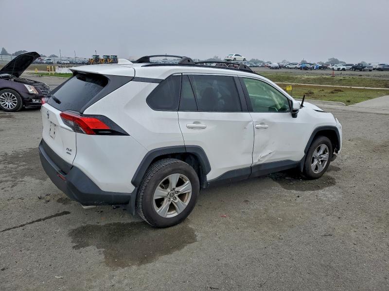 JTMP1RFV8LD060348 - 2020 TOYOTA RAV4 XLE WHITE photo 3