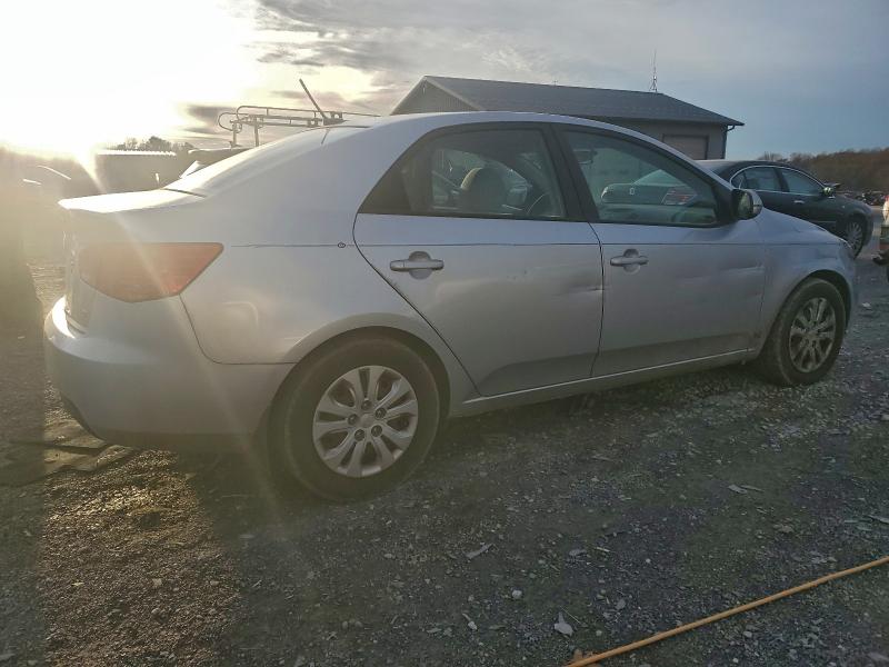 KNAFU4A26C5596984 - 2012 KIA FORTE EX GRAY photo 3