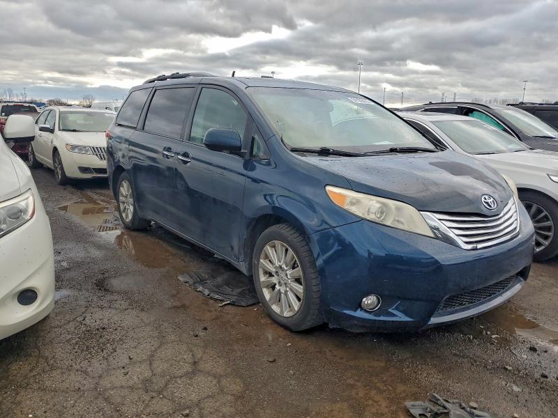 5TDDK3DC8BS016951 - 2011 TOYOTA SIENNA XLE ლურჯი ფოტო 4