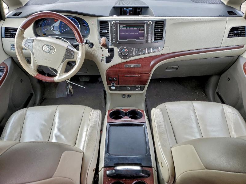 5TDDK3DC8BS016951 - 2011 TOYOTA SIENNA XLE ლურჯი ფოტო 8