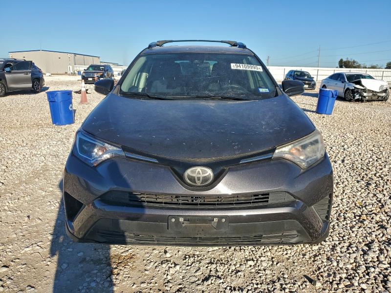 JTMZFREV2HJ700915 - 2017 TOYOTA RAV4 LE GRAY photo 5