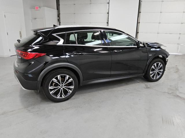 SJKCH5CR2JA045351 - 2018 INFINITI QX30 BASE 黑色 照片 3