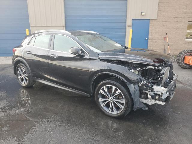 SJKCH5CR2JA045351 - 2018 INFINITI QX30 BASE 黑色 照片 4