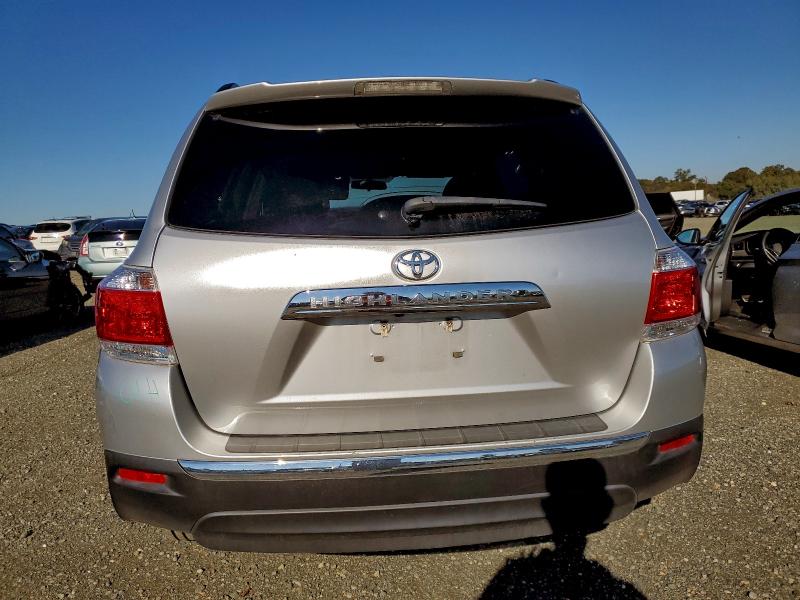 5TDZK3EH7CS082439 - 2012 TOYOTA HIGHLANDER BASE Արծաթագույն լուսանկար 6