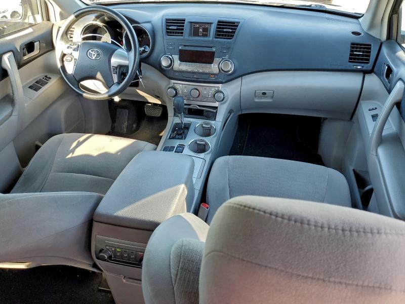 5TDZK3EH7CS082439 - 2012 TOYOTA HIGHLANDER BASE Արծաթագույն լուսանկար 8