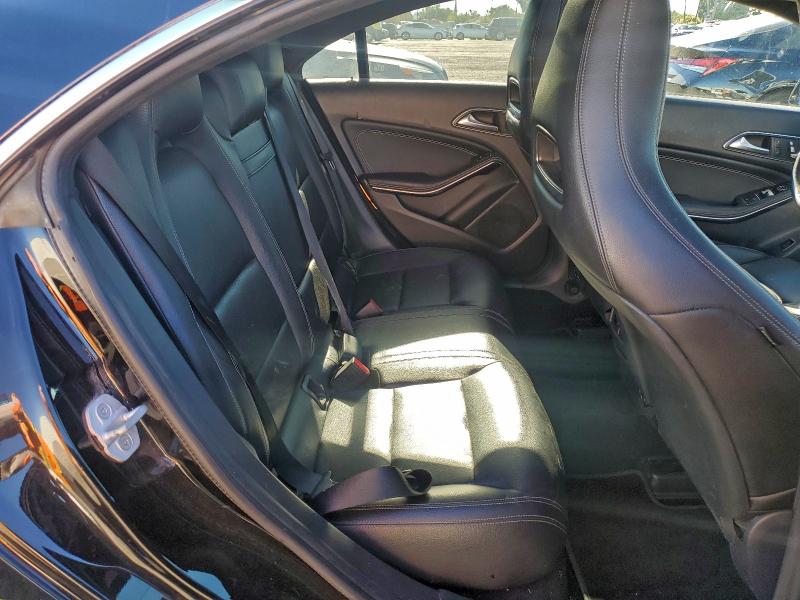 WDDSJ4EB8JN610083 - 2018 MERCEDES-BENZ CLA 250 Қара фото 10