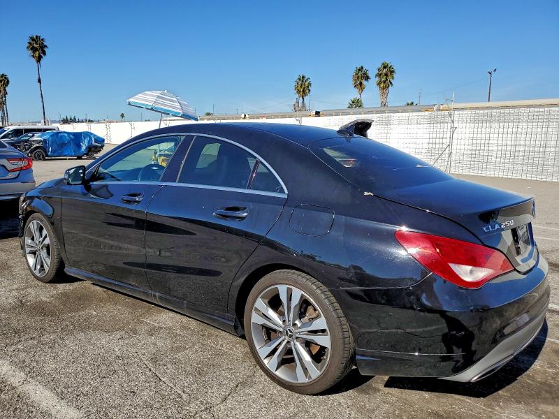 WDDSJ4EB8JN610083 - 2018 MERCEDES-BENZ CLA 250 Қара фото 2