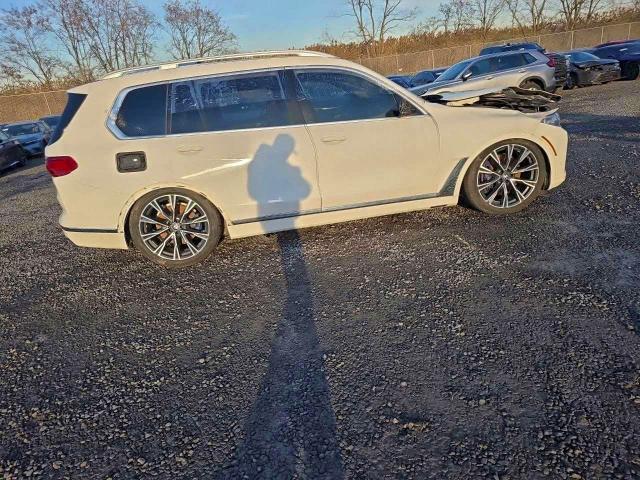 5UXCW2C57KL086101 - 2019 BMW X7 XDRIVE40I WHITE photo 13