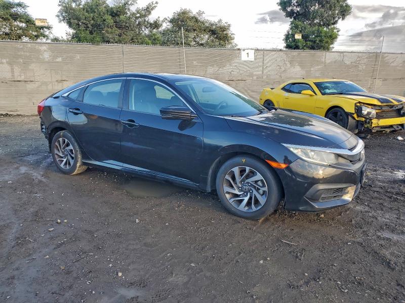 2HGFC2F74JH527829 - 2018 HONDA CIVIC EX GRAY photo 4