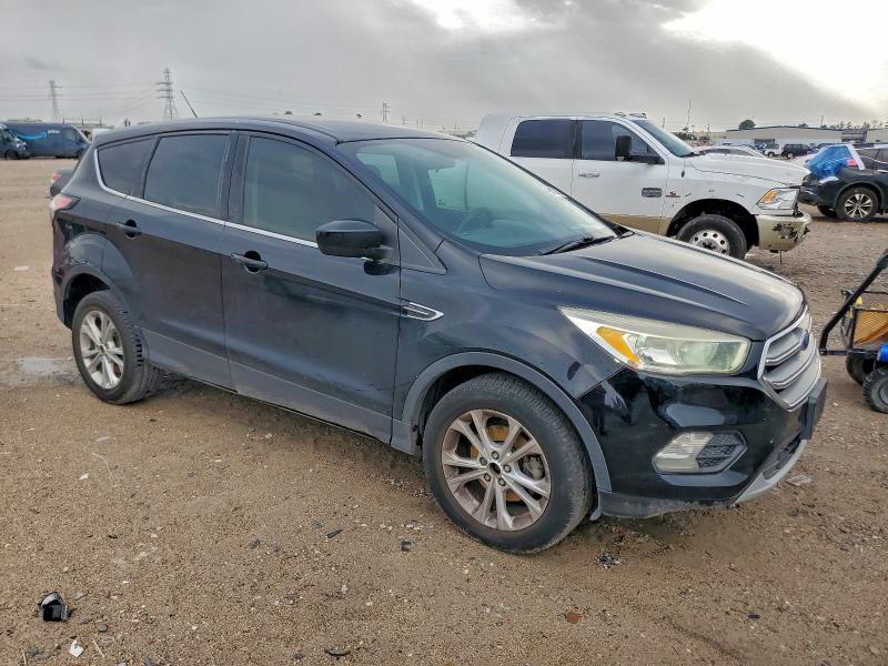 1FMCU0GD5HUE07290 - 2017 FORD ESCAPE SE BLACK photo 4