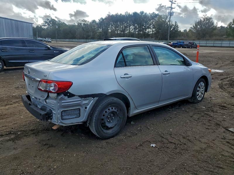 5YFBU4EE2DP127417 - 2013 TOYOTA COROLLA BASE ვერცხლისფერი ფოტო 3