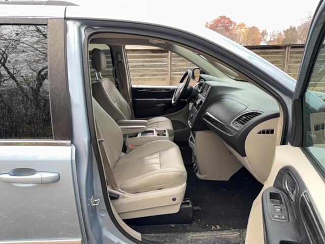 2C4RC1BG5CR361314 - 2012 CHRYSLER TOWN & COU TOURING BLUE photo 5