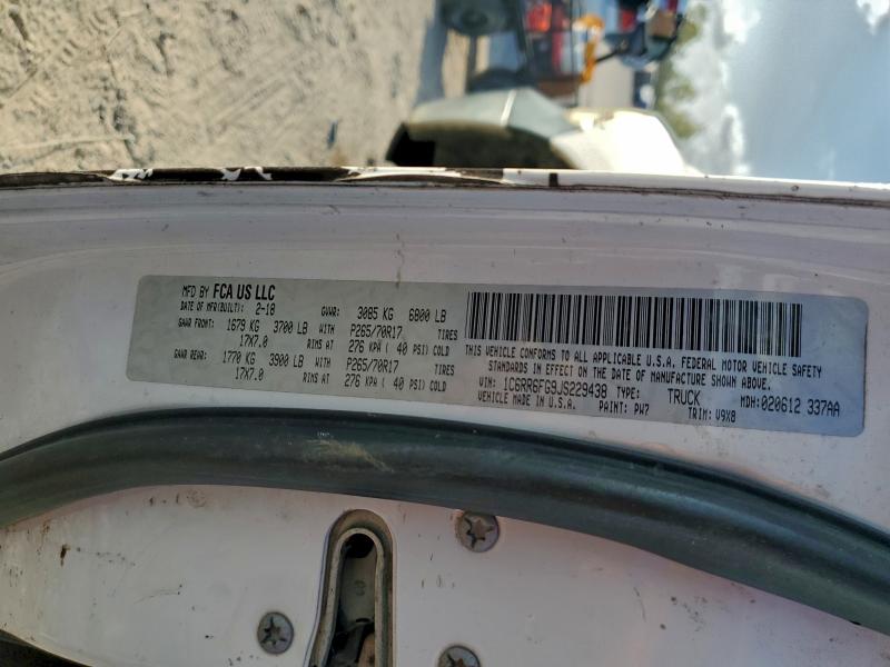 1C6RR6FG9JS229438 - 2018 RAM 1500 ST 白色 照片 12
