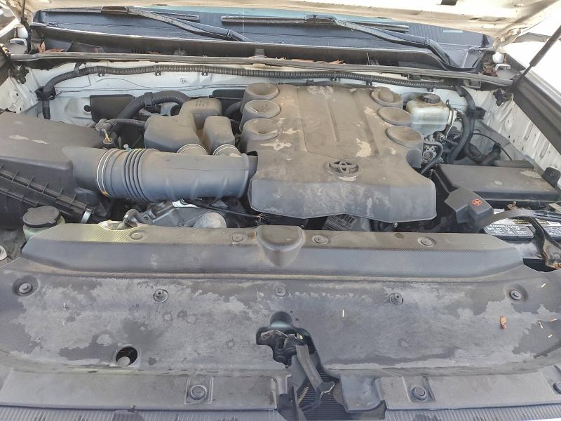 JTEBU5JR4B5037996 - 2011 TOYOTA 4RUNNER SR5 WHITE photo 12