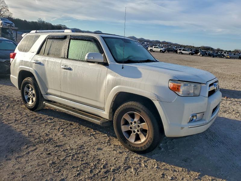 JTEBU5JR4B5037996 - 2011 TOYOTA 4RUNNER SR5 WHITE photo 4