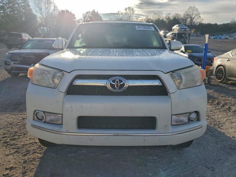 JTEBU5JR4B5037996 - 2011 TOYOTA 4RUNNER SR5 WHITE photo 5
