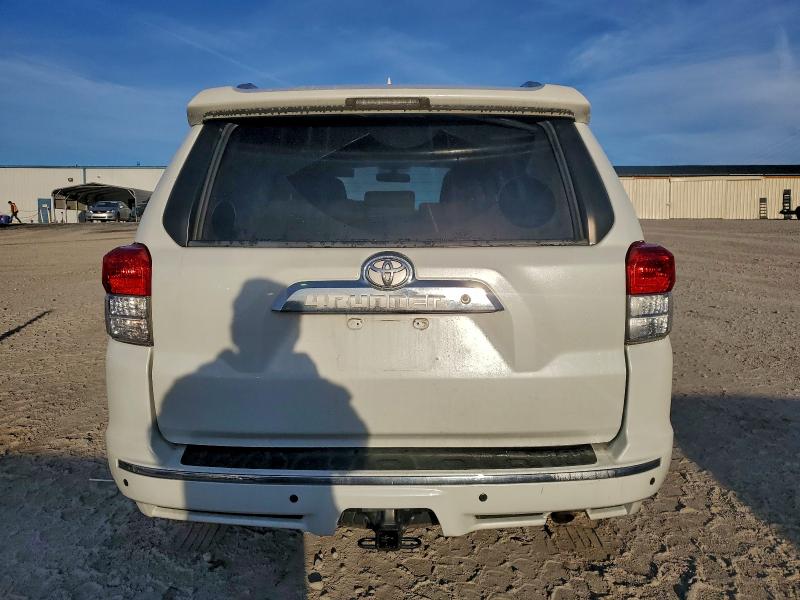 JTEBU5JR4B5037996 - 2011 TOYOTA 4RUNNER SR5 WHITE photo 6