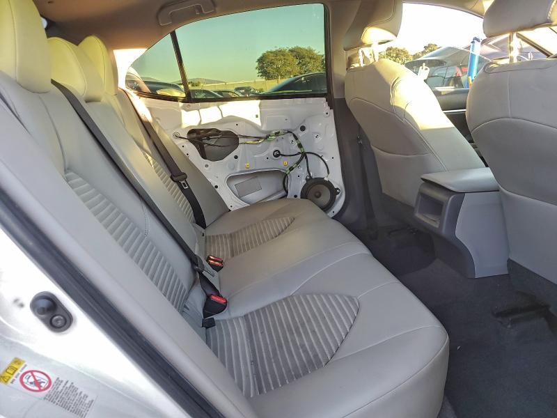 JTNB11HK9J3049162 - 2018 TOYOTA CAMRY L 白色 照片 10