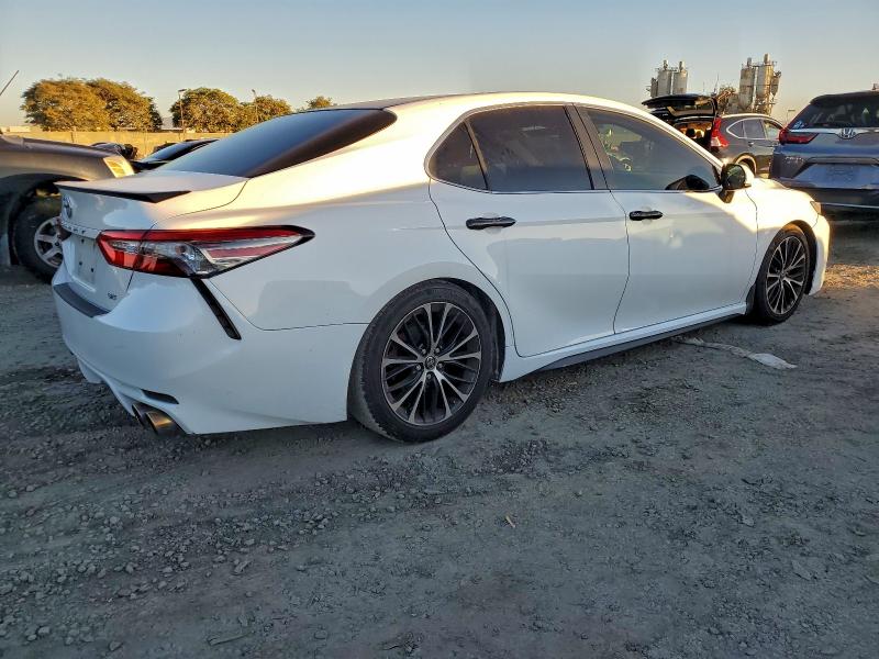 JTNB11HK9J3049162 - 2018 TOYOTA CAMRY L 白色 照片 3