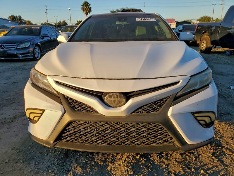 JTNB11HK9J3049162 - 2018 TOYOTA CAMRY L 白色 照片 5